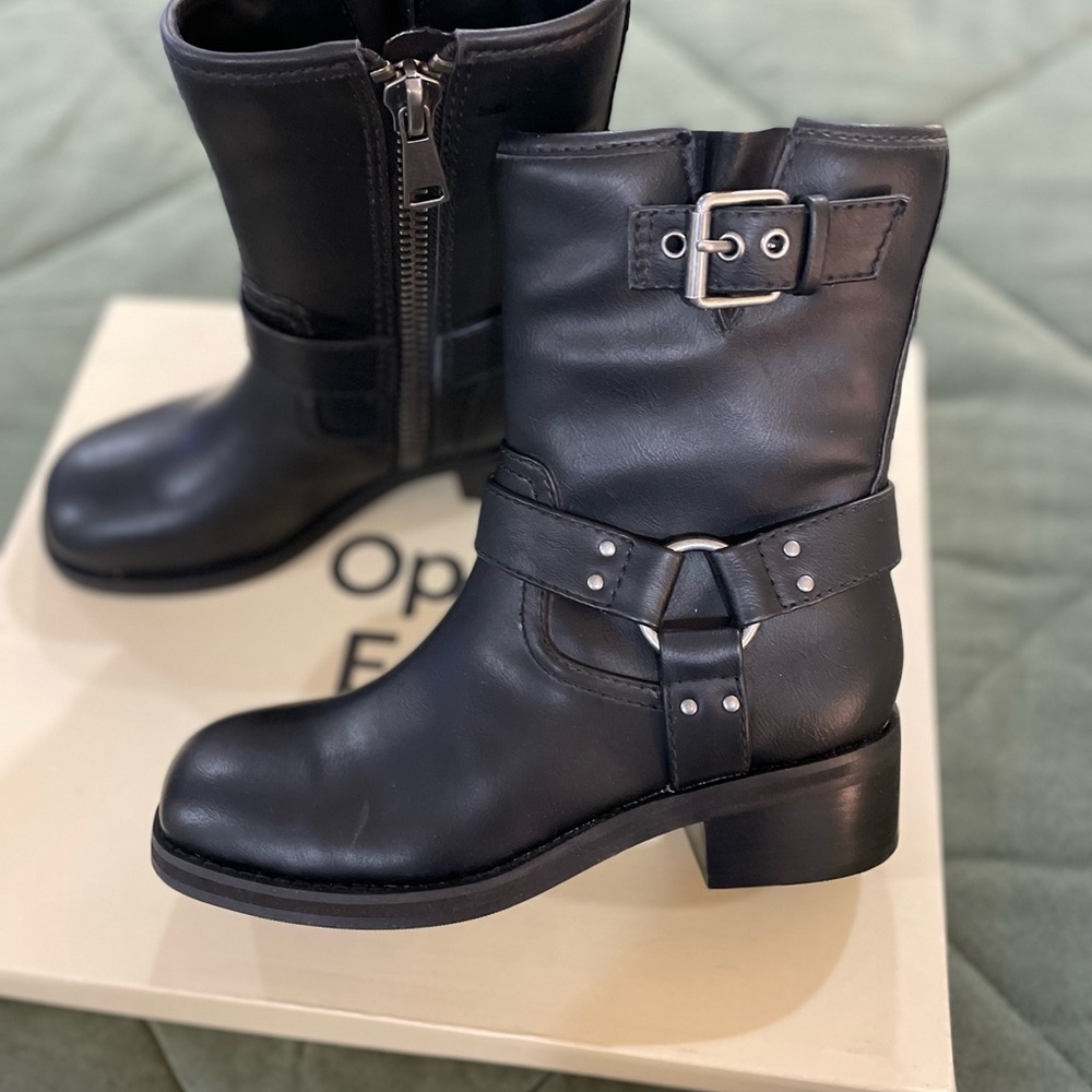 Elegant Black Leather Moto Boots